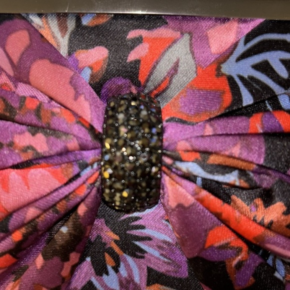 DUNE BRAND RED BLACK FLORAL SATIN CLITCH WITH BLING ADORNMENT SNAP CLOSURE - Picture 2 of 12